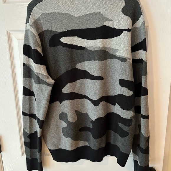 Michael Kors Men's Camouflage Sweater size Large EUC 100% cotton - Picture 2 of 4